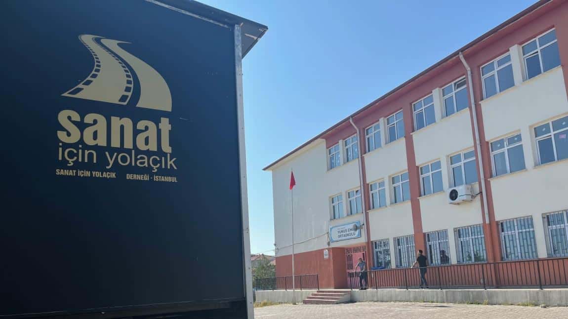 Gezen Sinema Tırı’ndan Öğrencilerimize Karne Hediyesi